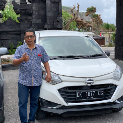 a-car-with-a-driver-6